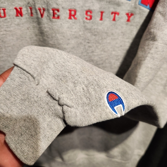 CHAMPION ST. JOHNS  UNIVERSITY MENS CREW NECK SWEAT SHIRT GRAY Medium - Picture 2 of 5